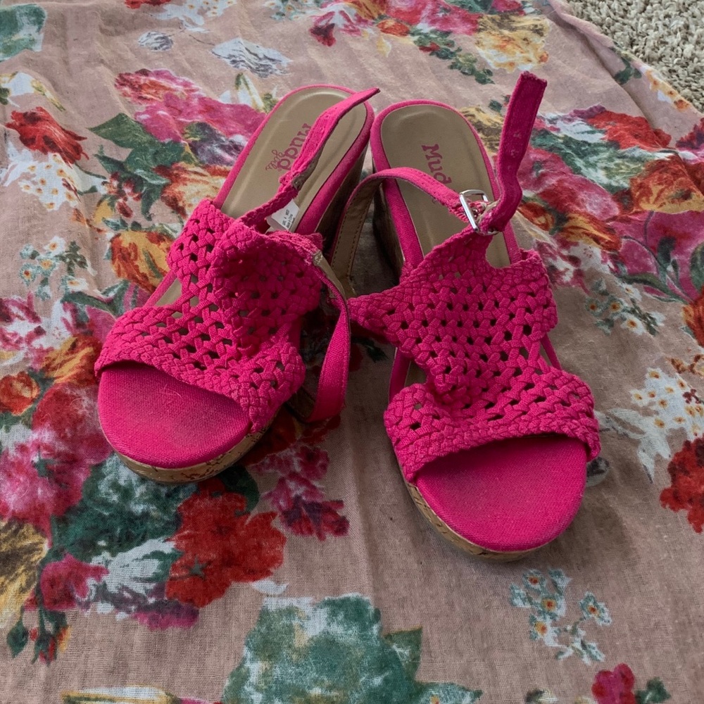 Neon Fushia Wedge Sandals 👡